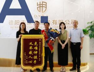 勇敢无畏，保安员两进火场成功灭火